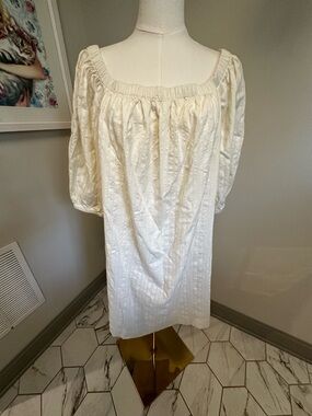 Old Navy Cream Elastic Waist Skirt